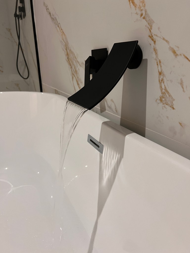 Ejemplos de nuestros trabajos/ samples of our works
LOCREATIVO STUDIO, proyectos, diseño, valencia, reformas, interiorismo, 3D, renders, presupuestos, calidad, detalle, smart, Siri, Alexa, ok, google, antes, después, obra, ejemplos, molduras