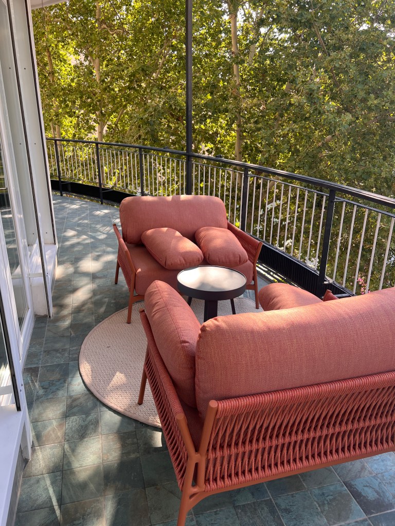 Ejemplos de nuestros trabajos/ samples of our works
LOCREATIVO STUDIO, proyectos, diseño, valencia, reformas, interiorismo, 3D, renders, presupuestos, calidad, detalle, smart, Siri, Alexa, ok, google, antes, después, obra, ejemplos, molduras