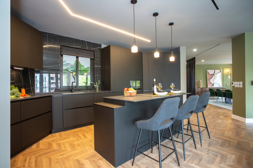 LOCREATIVO STUDIO, proyectos, diseño, valencia, reformas, interiorismo, 3D, renders, presupuestos, calidad, detalle, smart, Siri, Alexa, ok, google, antes, después, obra, ejemplos, molduras